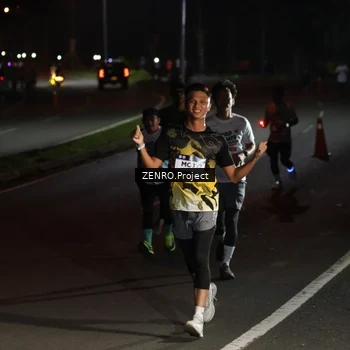 Runner Photo 7653592