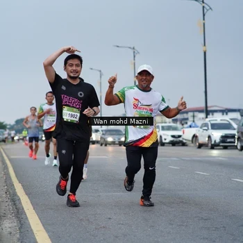Runner Photo 7653646