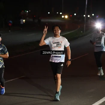 Runner Photo 7653724