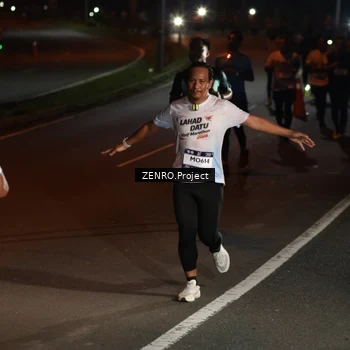 Runner Photo 7653856