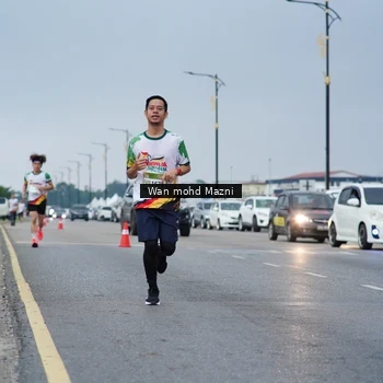 Runner Photo 7653940
