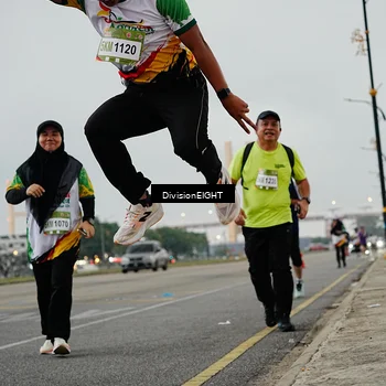 Runner Photo 7654016