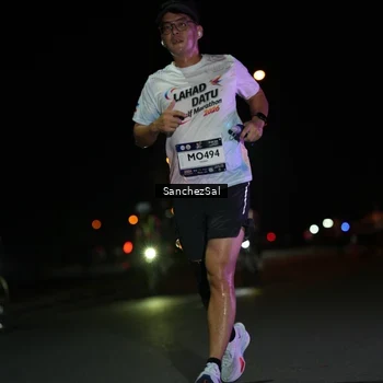 Runner Photo 7654043