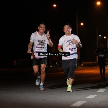 Runner Photo 7654102