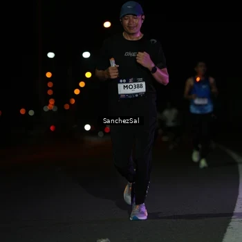 Runner Photo 7654104