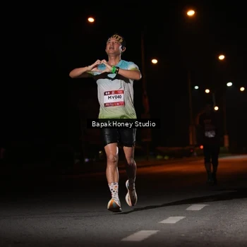 Runner Photo 7654106
