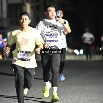 Runner Photo 7654110