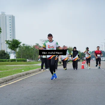 Runner Photo 7654502