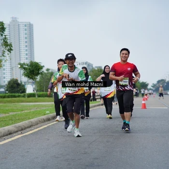 Runner Photo 7654615