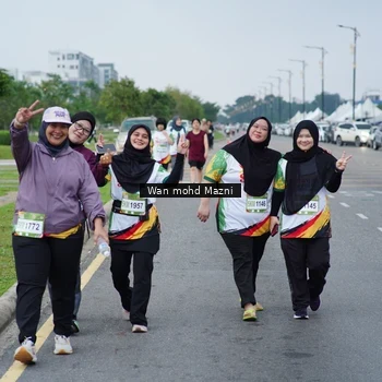 Runner Photo 7654635
