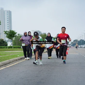 Runner Photo 7654668