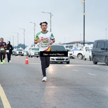 Runner Photo 7656067