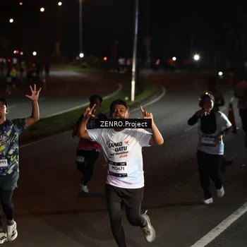 Runner Photo 7656476