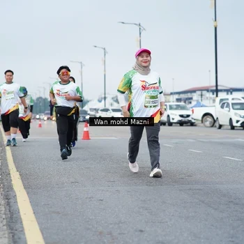 Runner Photo 7656551