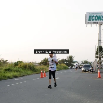Runner Photo 7656971