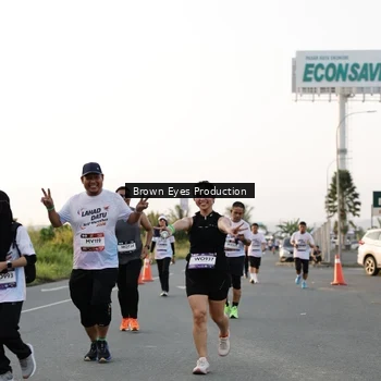 Runner Photo 7657038