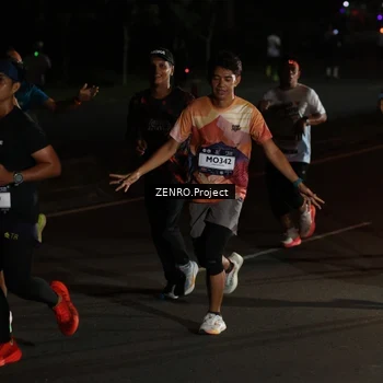 Runner Photo 7657140