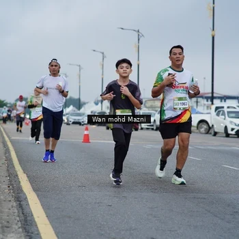 Runner Photo 7658005