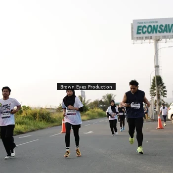 Runner Photo 7658790
