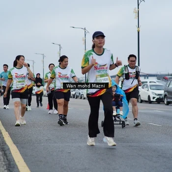 Runner Photo 7660518