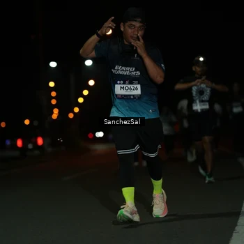 Runner Photo 7661054