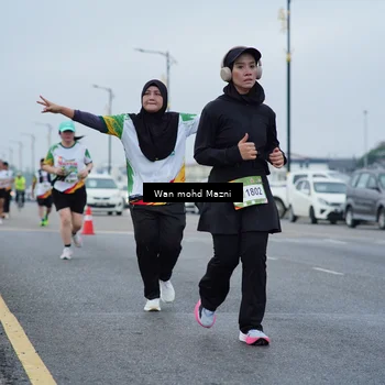 Runner Photo 7661348