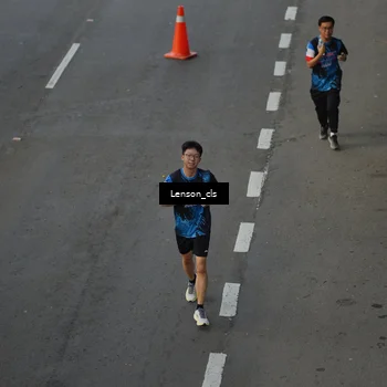 Runner Photo 7661435