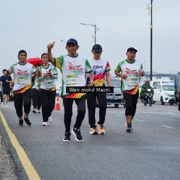 Runner Photo 7661800