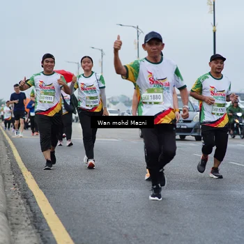Runner Photo 7662038