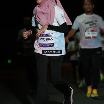 Runner Photo 7663110