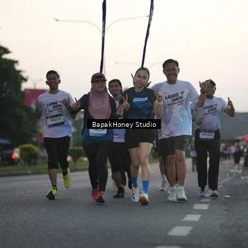 Runner Photo 7663195