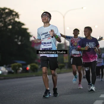 Runner Photo 7663751