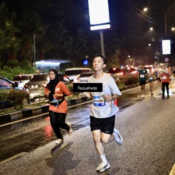 Runner Photo 7664002