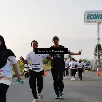 Runner Photo 7665749