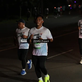 Runner Photo 7665916