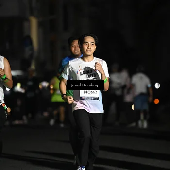 Runner Photo 7666550