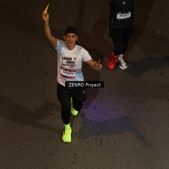 Runner Photo 7667536