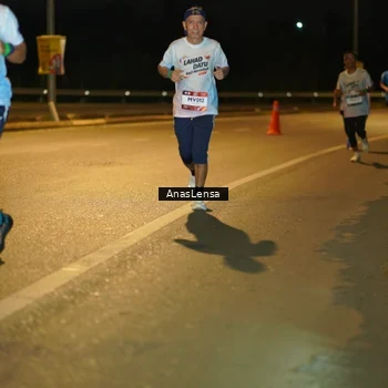 Runner Photo 7670280