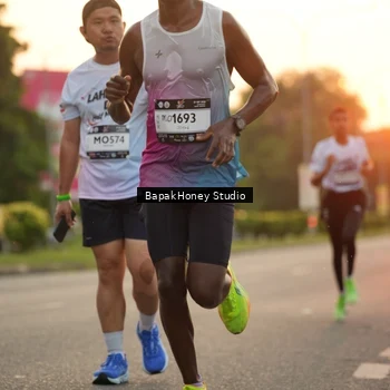 Runner Photo 7670415