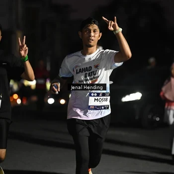 Runner Photo 7670475