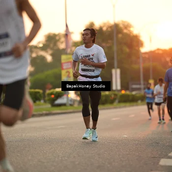 Runner Photo 7670725