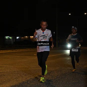 Runner Photo 7670773