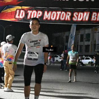 Runner Photo 7670875
