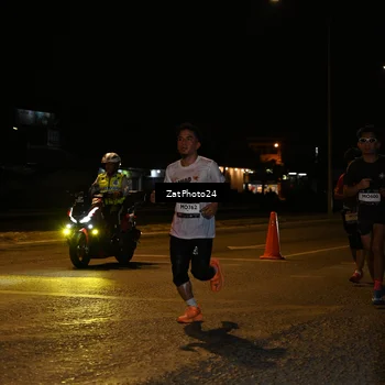 Runner Photo 7670895