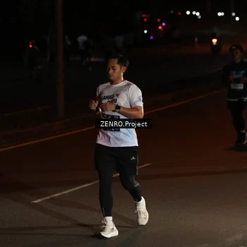 Runner Photo 7670913