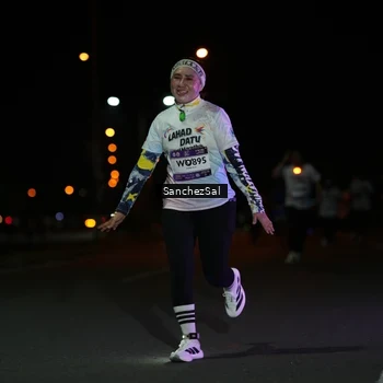 Runner Photo 7670939