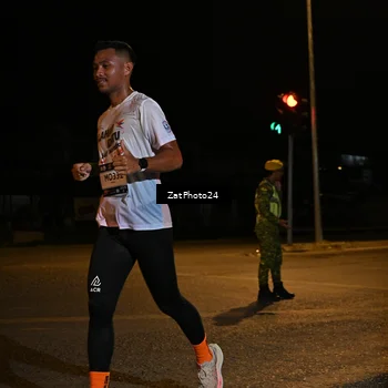 Runner Photo 7670987