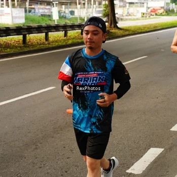 Runner Photo 7671000