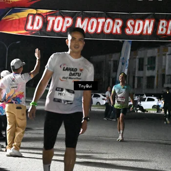 Runner Photo 7671111