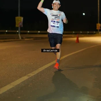 Runner Photo 7671180